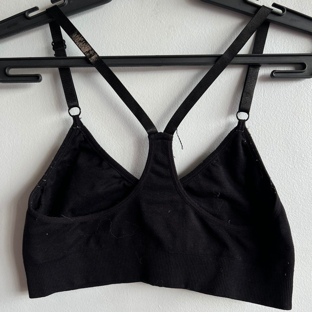 Free Press Sports Bra (Category: Activewear) located in Quezon City. Submitted by all_items_50_each (Listing ID 1468848528, Image 3). Description: Free Press Racerback Sports Bra Adjustable straps No pads, but with pad slots *slightly stretched na yung shoulder straps *stain sa straps Measurements posted for reference 💲ALL ITEMS 50 💰MOP: GCASH ➕Add shipping fee ❌NO rush shipping, meet up, haggling ✔️for rush, use grab/lalamove 🚫NO return, refu