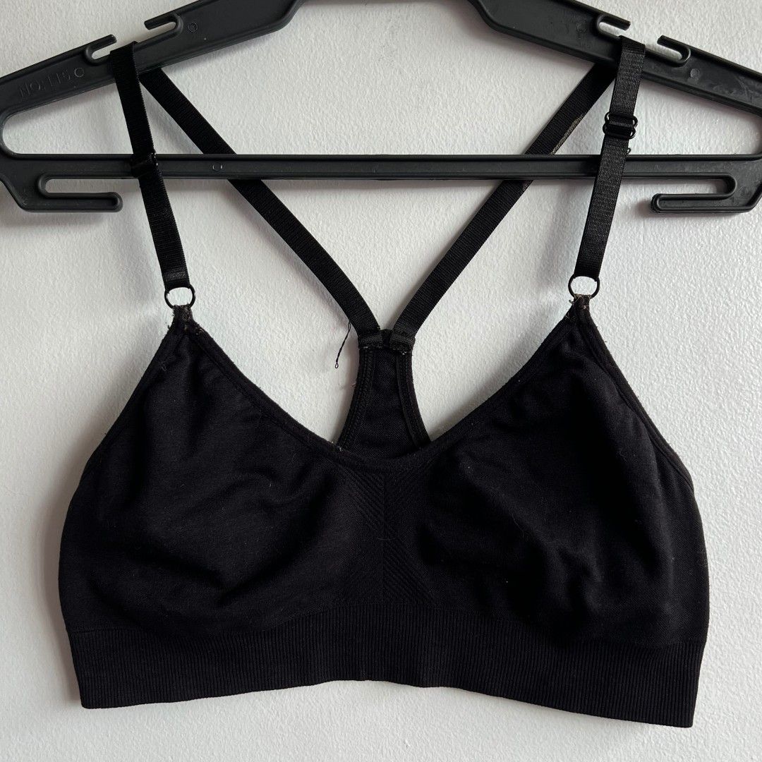 Free Press Sports Bra (Category: Activewear) located in Quezon City. Submitted by all_items_50_each (Listing ID 1468848528, Image 2). Description: Free Press Racerback Sports Bra Adjustable straps No pads, but with pad slots *slightly stretched na yung shoulder straps *stain sa straps Measurements posted for reference 💲ALL ITEMS 50 💰MOP: GCASH ➕Add shipping fee ❌NO rush shipping, meet up, haggling ✔️for rush, use grab/lalamove 🚫NO return, refu