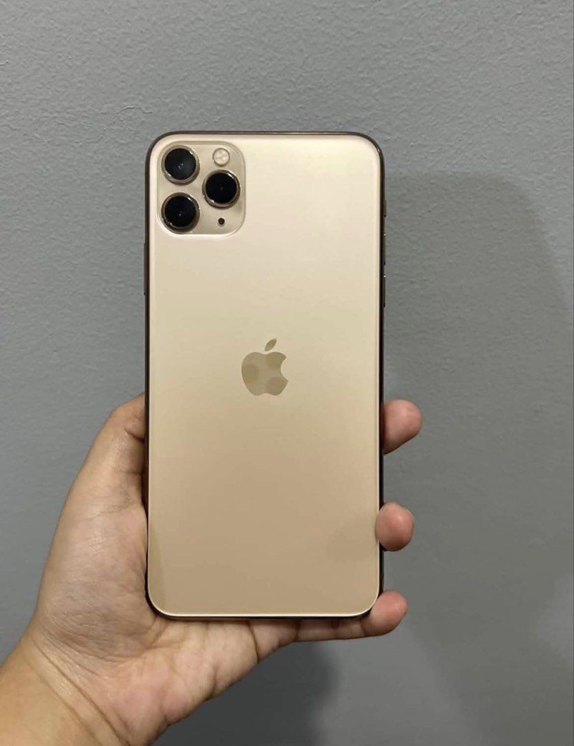 FS: iphone 11 pro max (Category: iPhone 11 Series) located in Manila. Submitted by acos26 (Listing ID 1468926674, Image 1). Description: FS: iphone 11 pro max 64GB. Makinis pwede sa maselan, NEGOTIABLE basta ayos kausap 82% Batt health Orig parts lahat walang replace. Unli check basta sure buyer. Rfs: dispose extra phone. .