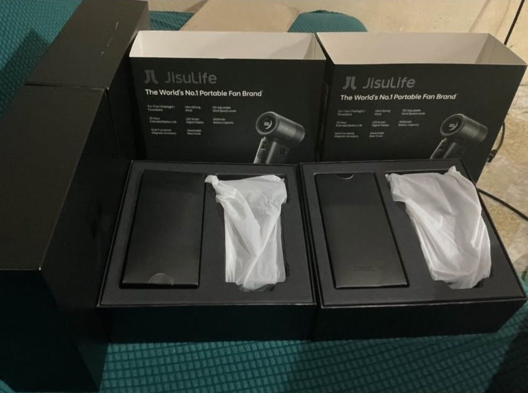 FS JISULIFE ULTRA 2 (Category: Fans) located in Manila. Submitted by kaiser_lq (Listing ID 1468806271, Image 1). Description: Have 2 units, yung isa working perfectly no issues with minor scratches. Yung isa hindi na po gumagana fan but working flashlight and powerbank, paayos niyo na lang. Can do meetup po around Quezon City or meet sa mga malls .