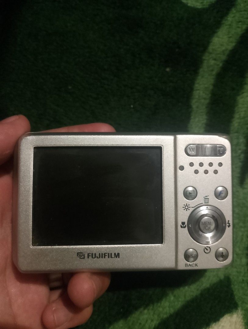 Fujifilm finefix f20 (Category: Cameras) located in Manila. Submitted by allaboutcollections (Listing ID 1468765118, Image 2). Description: untested Fujifilm finefix t20 physical condition goods pa walang sign of basag no battery to test asis! 800.