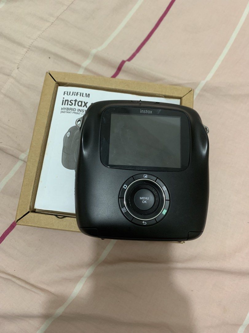 Fujifilm Instax Square SQ10 (Category: Cameras) located in Tanza. Submitted by yookie_rnx (Listing ID 1468869561, Image 2). Description: 8000₱ (Negotiable) -Rarely Used -No issues -Slight Signs of Use Inclusions: -Camera -Full Box with Manual -Hand Strap -Strap (Medyo madumi pwede not included). -USB to Micro USB charger (No Micro SD) RFS: Not used anymore.