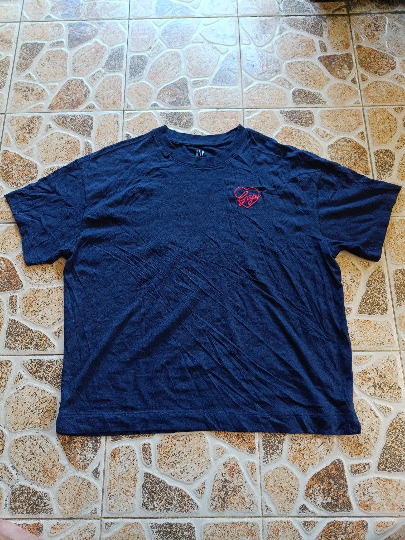 GAP "I LOVE GAP" TEE (Category: Tshirts & Polo Shirts ) located in Davao. Submitted by thrift.it.denzz (Listing ID 1468837192, Image 1). Description: GAP - SIZE LARGE W23 L26.5 - GOOD AS NEW CONDITION - NEED WASH -🏷️380 NEGOTIABLE ADD SHIPPING FEE 📩DM📩.
