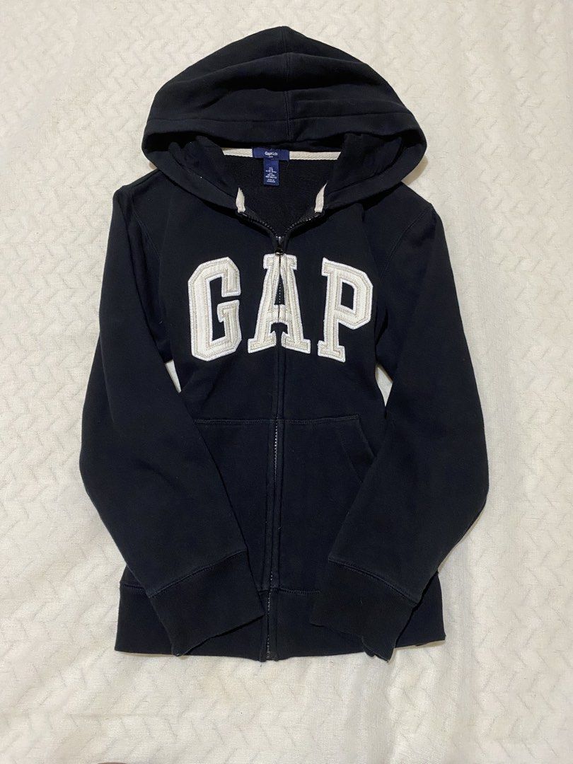 GAP Arch Logo Full-Zip Black Hoodie (Category: Coats, Jackets and Outerwear) located in Marilao. Submitted by kyssmarila (Listing ID 1468881626, Image 1). Description: — Size: L for kids 10-11y/o / XS-S for adult size — DIMES: 17X22 — Condition: 9/10 — Flaws: None.