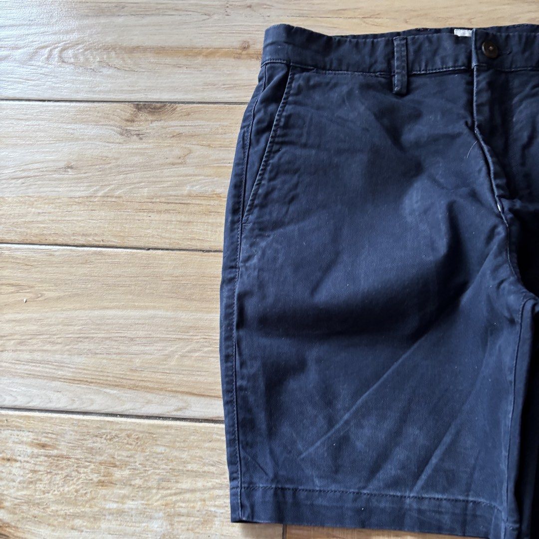 GAP navy blue shorts (Category: Shorts) located in Calamba. Submitted by wearlikenobody (Listing ID 1468740044, Image 2). Description: Length: 17” Waist: 30” Leg Opening: 9” Condition: 8.5/10 Issue: paint stain.