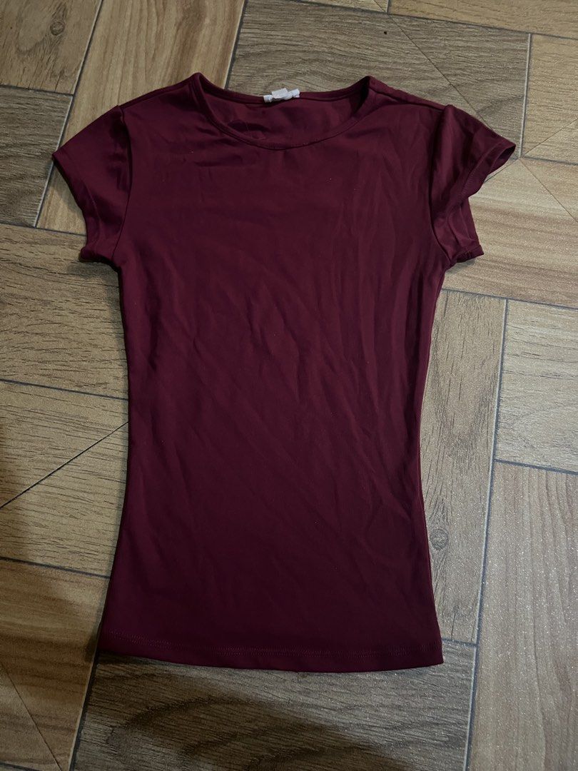 Garage Sleek Top (Category: Shirts) located in Aguinaldo. Submitted by roversellz_ (Listing ID 1468903792, Image 1). Description: last photo is same brand and size on me but different color.
