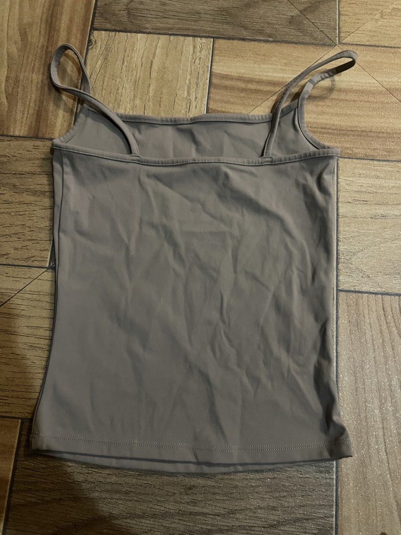 Garage Tank Top (Category: Sleeveless) located in Aguinaldo. Submitted by roversellz_ (Listing ID 1468902736, Image 2). Description: - worn once - the garage clothing I sell might be a lil expensive guys💔 u can do research on garage clothing - the tag has been cut .