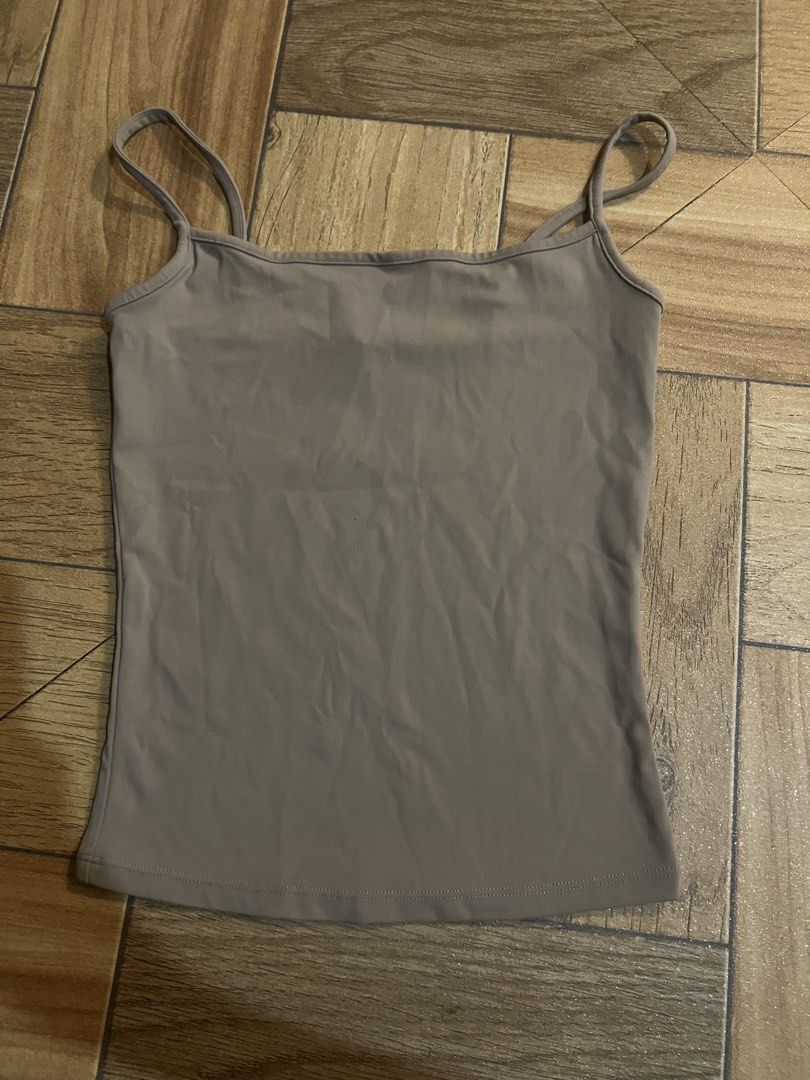 Garage Tank Top (Category: Sleeveless) located in Aguinaldo. Submitted by roversellz_ (Listing ID 1468902736, Image 1). Description: - worn once - the garage clothing I sell might be a lil expensive guys💔 u can do research on garage clothing - the tag has been cut .