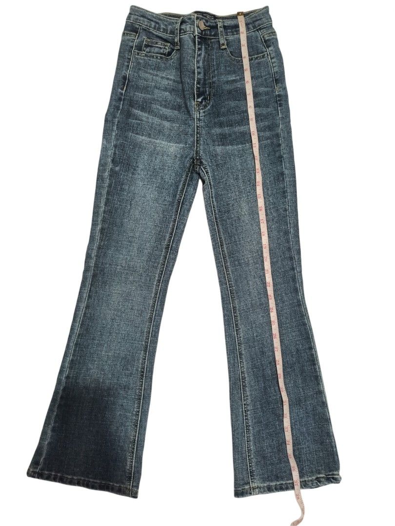 Gegesing Flared Jeans (Category: Jeans) located in Bislig. Submitted by vanityarchives (Listing ID 1468739171, Image 2). Description: size 22-24 length 37.5" or 38".