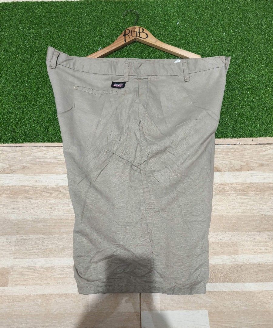 Genuine Dickies khaki shorts (Category: Shorts) located in San Mateo. Submitted by rgbuenaventura (Listing ID 1468814906, Image 3). Description: Genuine Dickies size 38 khaki like new 10/10 colour condi.