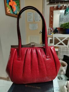(Category: ) located in . Submitted by yensfashionfinds (Listing ID 1468739766, Image 1). Description: .