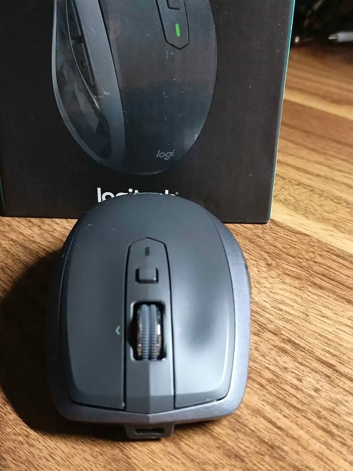 Genuine Logitech MX Anywhere 2S (Category: Mouse & Mousepads) located in Caloocan City. Submitted by coolcloud.3ec01a (Listing ID 1468881555, Image 3). Description: Rush Sale Logitech MX Anywhere 2S. Almost bnew rarely used, bought from Dubai around 4.5k and complete with box, charging cable, wireless dongle, and manual. Ka swerti sa makapalit. Specs: https://www.logitech.com/assets/53761/mx-anywhere-2-wireless-mobile-mouse-data-sheet.pdf Selling