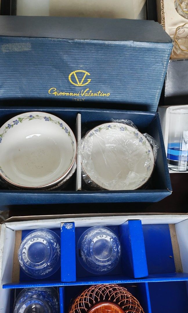 Gift sets brand new (Category: Other Kitchenware & Tableware) located in Quezon City. Submitted by fairviewlady11 (Listing ID 1468783653, Image 3). Description: takes all gift sets all new.