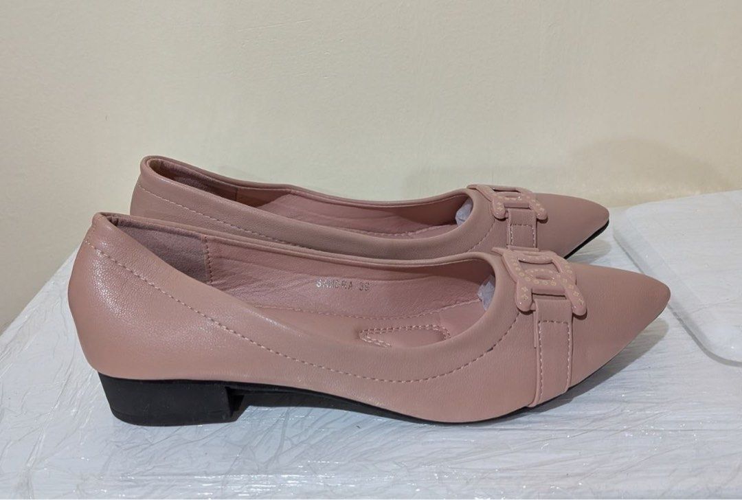 Gio saverino pointed ballet flats (Category: Flats & Sandals) located in Baguio. Submitted by suffering (Listing ID 1468920663, Image 3). Description: Baguio .
