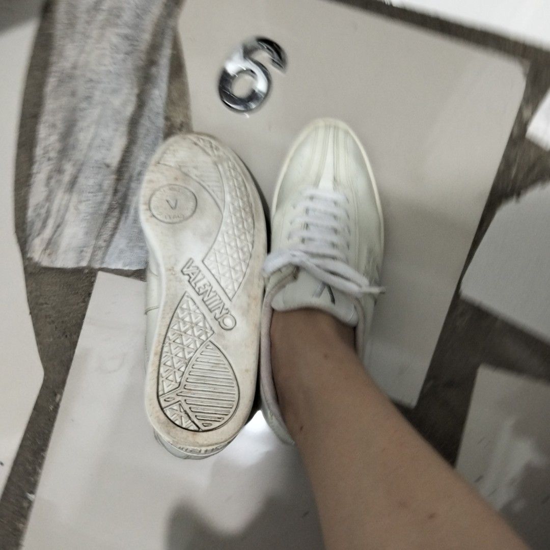 Giovanni Valentino (Category: Sneakers) located in El Salvador. Submitted by francheskaukayukay (Listing ID 1468763968, Image 3). Description: .