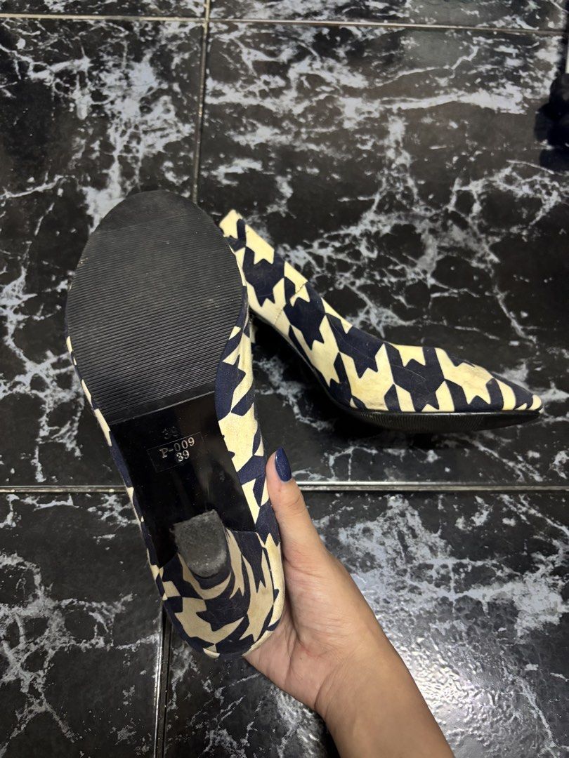 Giraffe Navy Blue White Houndstooth Heels Size 39 (Category: Heels) located in Manila. Submitted by urthrifthany (Listing ID 1468724801, Image 2). Description: - Brand: Giraffe - Style: Pointed toe medium stiletto heels - Pattern/Color: Navy blue and white houndstooth - Size: 39 (stamped on sole) - Details: Black inner lining and branded graphic inside - Condition: Minor wear visible on fabric near the toe area.