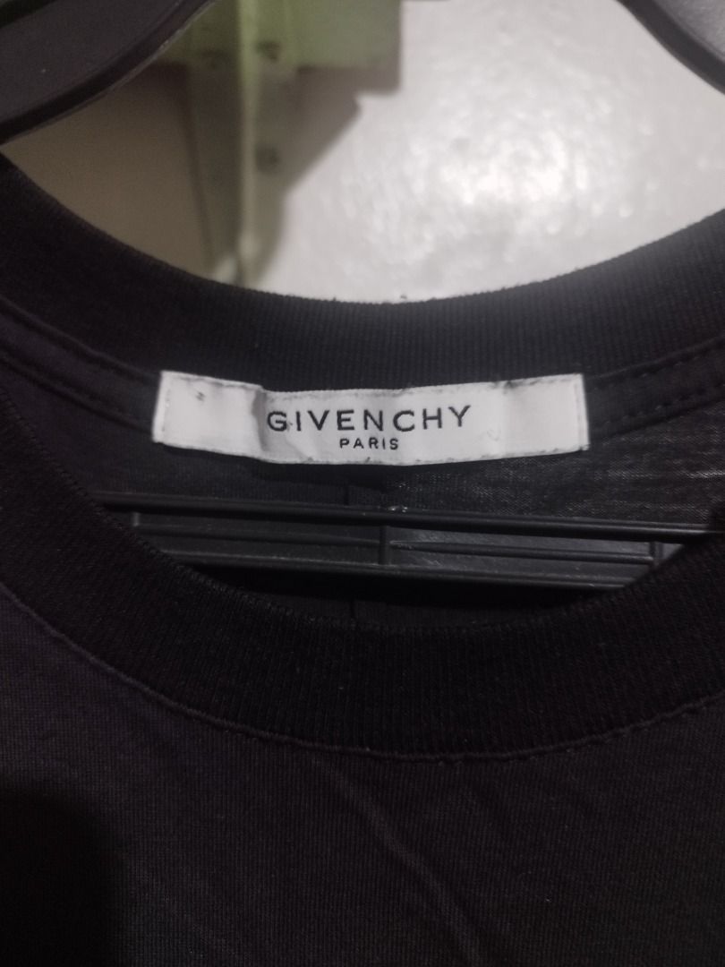 GIVENCHY (Category: Tshirts & Polo Shirts ) located in Caloocan City. Submitted by ahyie04 (Listing ID 1468751728, Image 3). Description: like new condition 21x28.