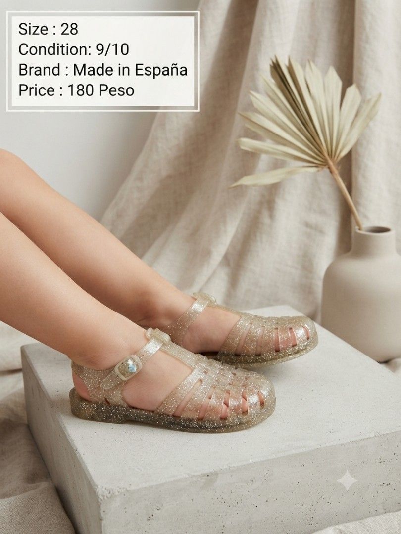 Glitter Jelly Sandals Size 28 (Category: Babies & Kids Fashion) located in Santa Maria. Submitted by anne_s.list (Listing ID 1468796248, Image 3). Description: - Color/Style: Clear gold with glitter, closed-toe woven design - Size: 28 (17.5 -18.5 cm) - Closure: Adjustable ankle strap with buckle - Sole: Textured with molded patterns for better grip - Origin: Made in Spain - Ideal for: Summer, beach trips, and everyday casual wear.
