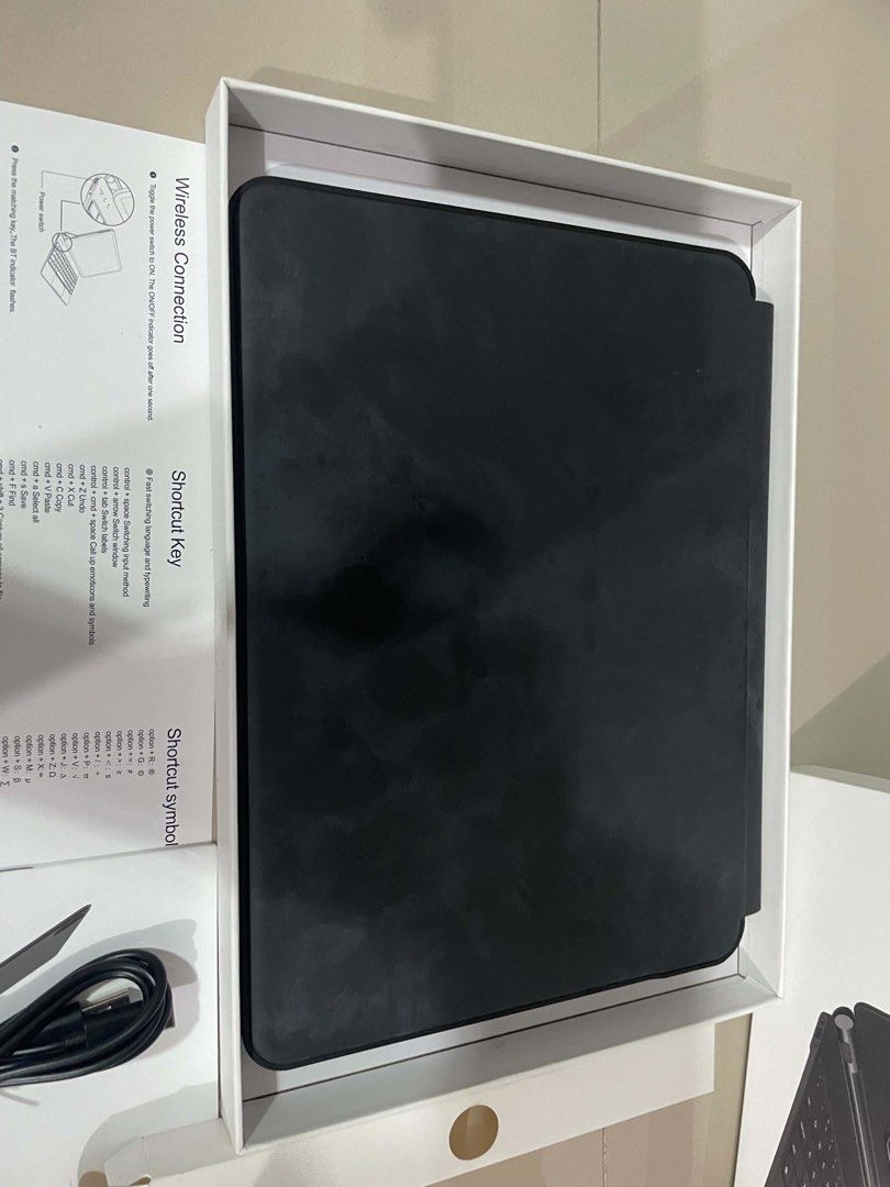 GOODOQ A1860 Magic Keyboard Case for iPad (Category: Cases & Sleeves) located in San Jose del Monte. Submitted by mm_ch (Listing ID 1468724854, Image 2). Description: - Model: GOODOQ A1860 Magic Keyboard Case (Black) - Condition: Like new / Box opened to check contents only (zero wear) - Features: Wireless floating keyboard design, built-in trackpad, and backlight functionality - Inclusions: Original box, Charging cable, user manual, and original