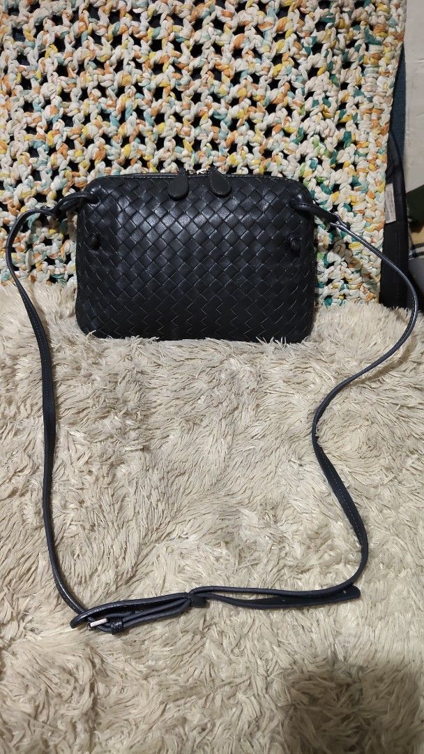 Gracci Italy...woven (Category: Cross-body Bags) located in Cebu City. Submitted by lumaynojes00490 (Listing ID 1468801138, Image 2). Description: genuine leather dark gray color .