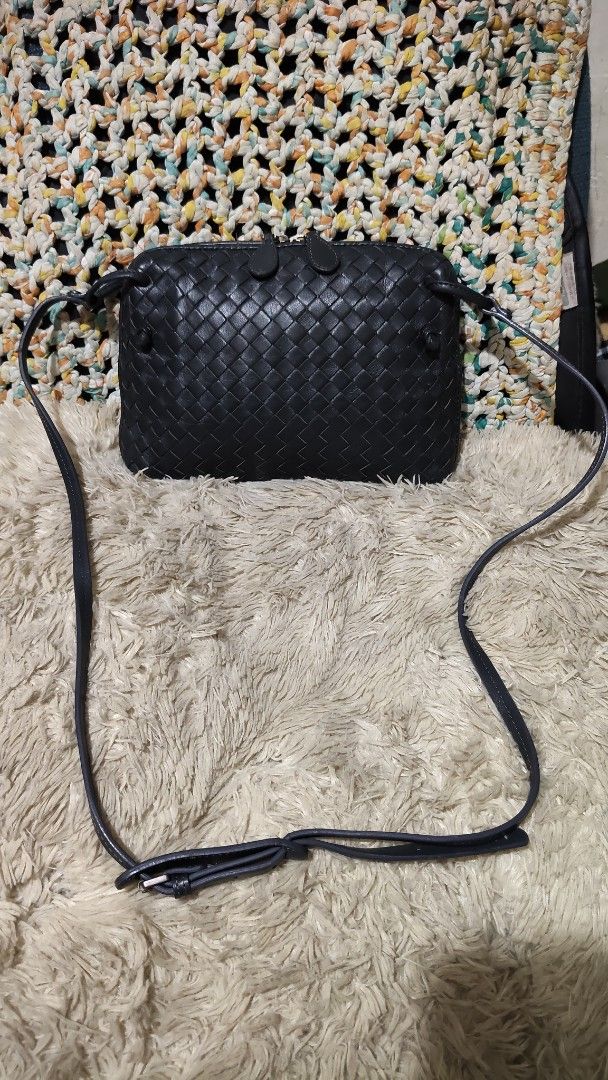 Gracci Italy...woven (Category: Cross-body Bags) located in Cebu City. Submitted by lumaynojes00490 (Listing ID 1468801138, Image 1). Description: genuine leather dark gray color .