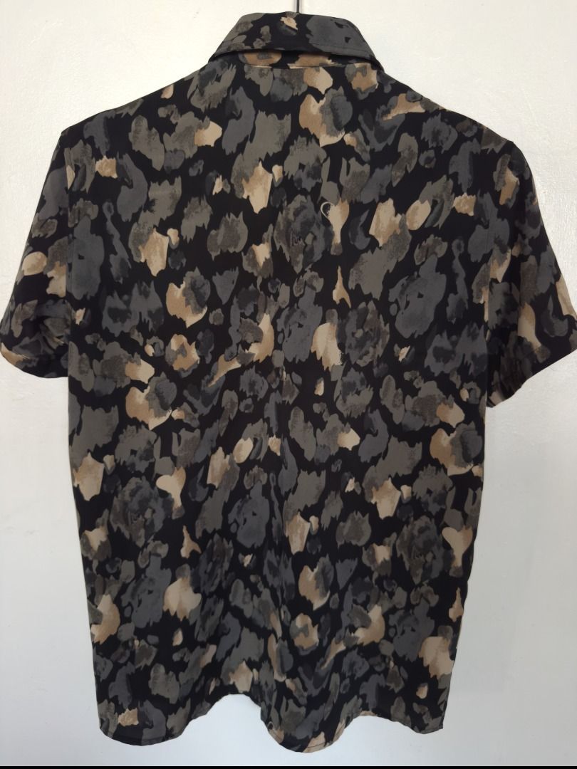 Graphic Printed Button Down Polo (Category: Tshirts & Polo Shirts ) located in Vigan. Submitted by potcholo. (Listing ID 1468877612, Image 2). Description: Graphic Printed Button Down Polo Size: SMALL to MEDIUM 21 x 28 399 pesos only Very good condition.