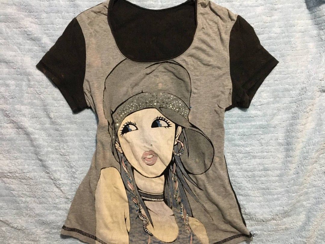 graphic y2k tee (Category: Shirts) located in Tiwi. Submitted by xia_coll (Listing ID 1468878288, Image 1). Description: have a lot of issues.