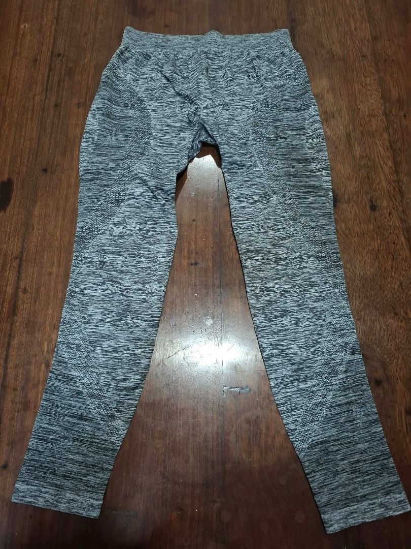 Gray Workout Leggings (Category: Activewear) located in Pasig City. Submitted by dripcounty (Listing ID 1468816371, Image 1). Description: Gray Workout Leggings ₱180 Bought in the Philippines Size: Unconfirmed — please confirm in chat Condition: Good / preloved Gray marl leggings with a wide ribbed waistband and textured panels. Brand unconfirmed. Actual item shown in photos. Delivery fee shouldered by buyer (Lalamove / other courier). Item price
