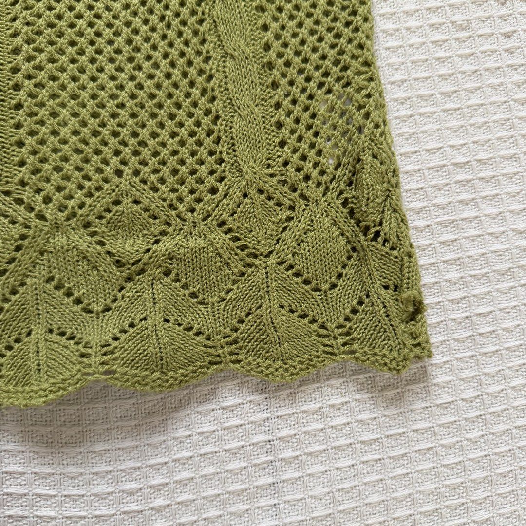 green crochet top (Category: Blouses) located in Cabanatuan. Submitted by brokegirlwholovesclothes (Listing ID 1468738814, Image 3). Description: - best fits size S-M - perf for cover up! .