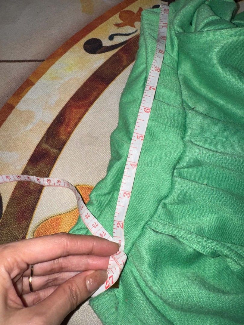 Green Jogger Pants Sweatpants with Pockets (Category: Joggers) located in Caloocan City. Submitted by mylove326 (Listing ID 1468771530, Image 2). Description: - Color: Bright green - Material: Super comfy fabric - Features: Two front pockets and ribbed ankle cuffs - Best for: Casual wear, lounging, or running errands.