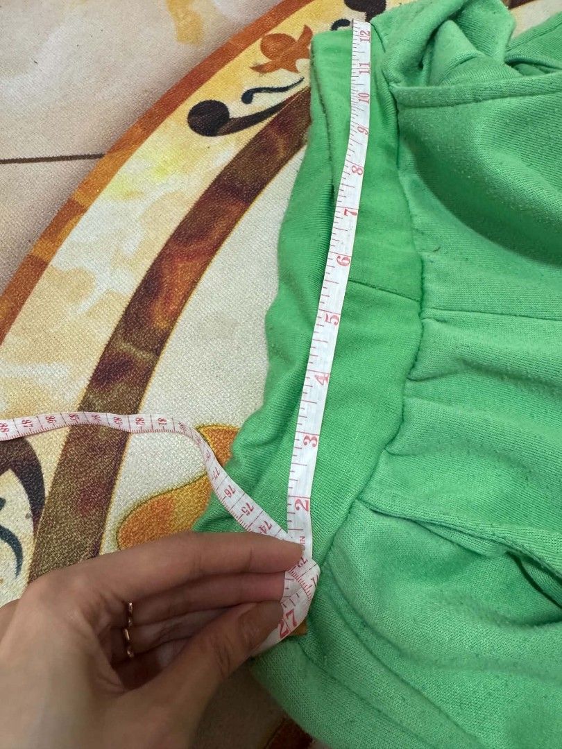 Green Jogger Pants Sweatpants with Pockets (Category: Joggers) located in Caloocan City. Submitted by mylove326 (Listing ID 1468771530, Image 3). Description: - Color: Bright green - Material: Super comfy fabric - Features: Two front pockets and ribbed ankle cuffs - Best for: Casual wear, lounging, or running errands.
