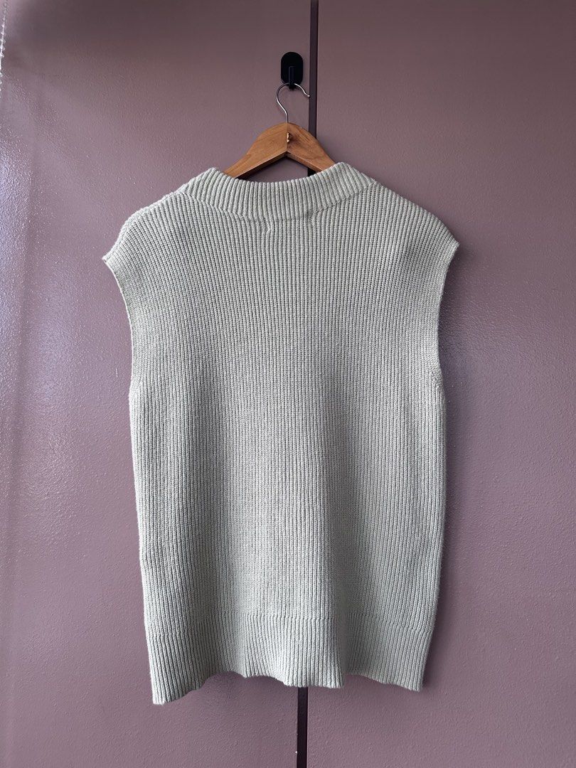 Green knitted top (Category: Sleeveless) located in Abucay. Submitted by closetofaca (Listing ID 1468797796, Image 2). Description: Bust: 40”.