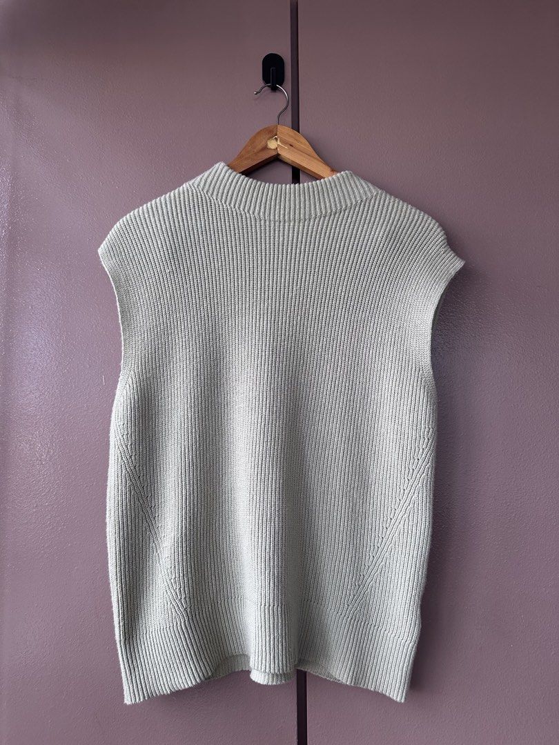 Green knitted top (Category: Sleeveless) located in Abucay. Submitted by closetofaca (Listing ID 1468797796, Image 1). Description: Bust: 40”.