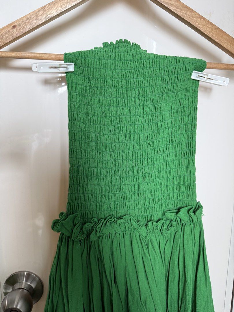 Green Strapless Smocked Maxi Dress (Category: Dresses) located in Quezon City. Submitted by ynnapenyaranda (Listing ID 1468785048, Image 2). Description: - Color: Bright green - Style: Strapless maxi dress with a flowy pleated skirt - Fit: True to size with a stretchy smocked bodice and easy slip-on design - Details: Dropped waistline with ruffled trim - Material: Lightweight, perfect for warm weather and beach trips - Condition: Worn once only.
