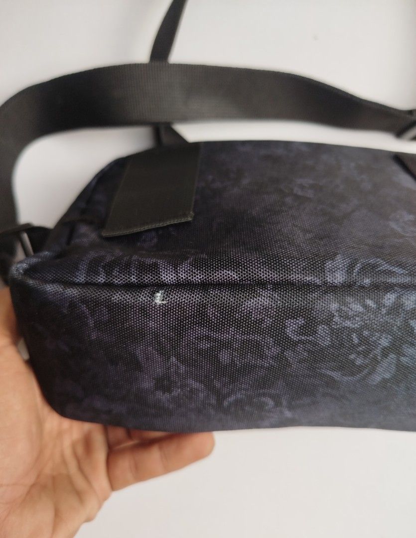 Gregory Sling Bag (Category: Sling Bags) located in General Santos City (Dadiangas). Submitted by reupph (Listing ID 1468804797, Image 3). Description: Size: Small May kunting slit sa bottom part.