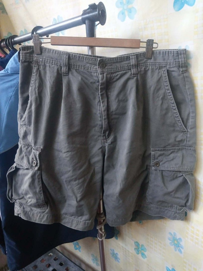 Grey Cargo shorts CHEROKEE (Category: Shorts) located in Pasig City. Submitted by rjkfindsofficial (Listing ID 1468777057, Image 1). Description: ITEM DETAILS & SPECS: • Brand: CHEROKEE • Color: Grey • Material: 100% Cotton • Tag Size: Size 36 (Waist 36) • Made in: Sri Lanka • Condition: Preloved • Legitimacy: 100% Authentic Cherokee MEASUREMENTS (Laid Flat / In Inches): • Waist: 36 inches (Tag size: 36) • Total Length (Outseam): 21 inches CONDIT