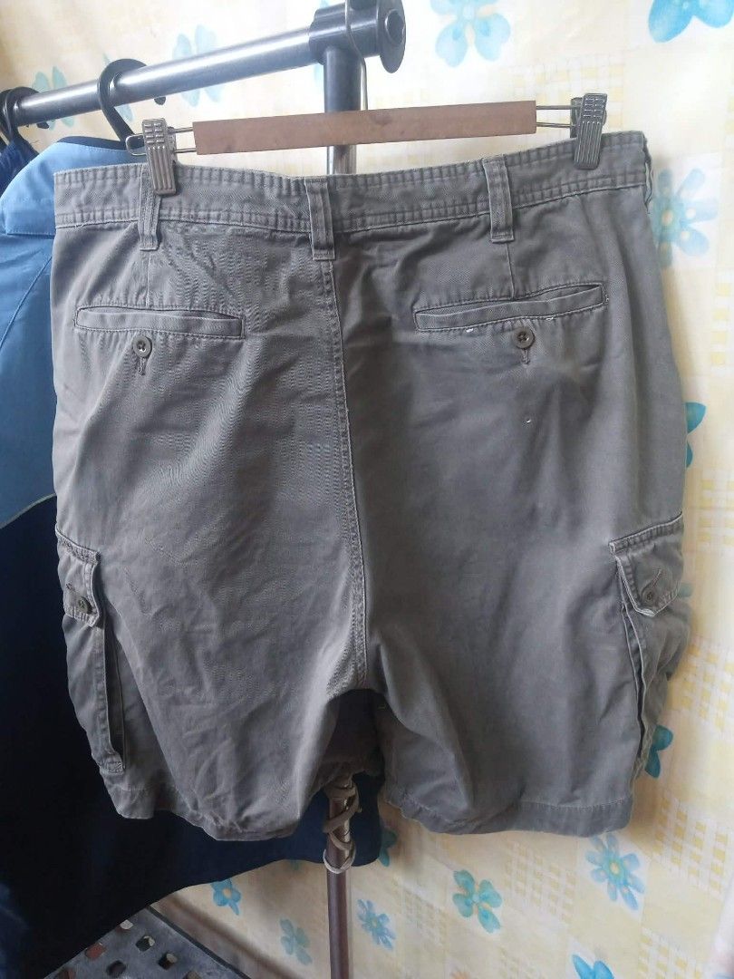 Grey Cargo shorts CHEROKEE (Category: Shorts) located in Pasig City. Submitted by rjkfindsofficial (Listing ID 1468777057, Image 2). Description: ITEM DETAILS & SPECS: • Brand: CHEROKEE • Color: Grey • Material: 100% Cotton • Tag Size: Size 36 (Waist 36) • Made in: Sri Lanka • Condition: Preloved • Legitimacy: 100% Authentic Cherokee MEASUREMENTS (Laid Flat / In Inches): • Waist: 36 inches (Tag size: 36) • Total Length (Outseam): 21 inches CONDIT