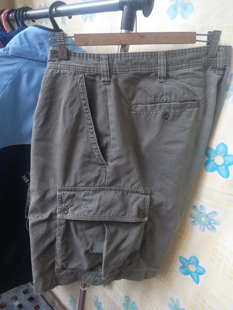 Grey Cargo shorts CHEROKEE (Category: Shorts) located in Pasig City. Submitted by rjkfindsofficial (Listing ID 1468777057, Image 3). Description: ITEM DETAILS & SPECS: • Brand: CHEROKEE • Color: Grey • Material: 100% Cotton • Tag Size: Size 36 (Waist 36) • Made in: Sri Lanka • Condition: Preloved • Legitimacy: 100% Authentic Cherokee MEASUREMENTS (Laid Flat / In Inches): • Waist: 36 inches (Tag size: 36) • Total Length (Outseam): 21 inches CONDIT