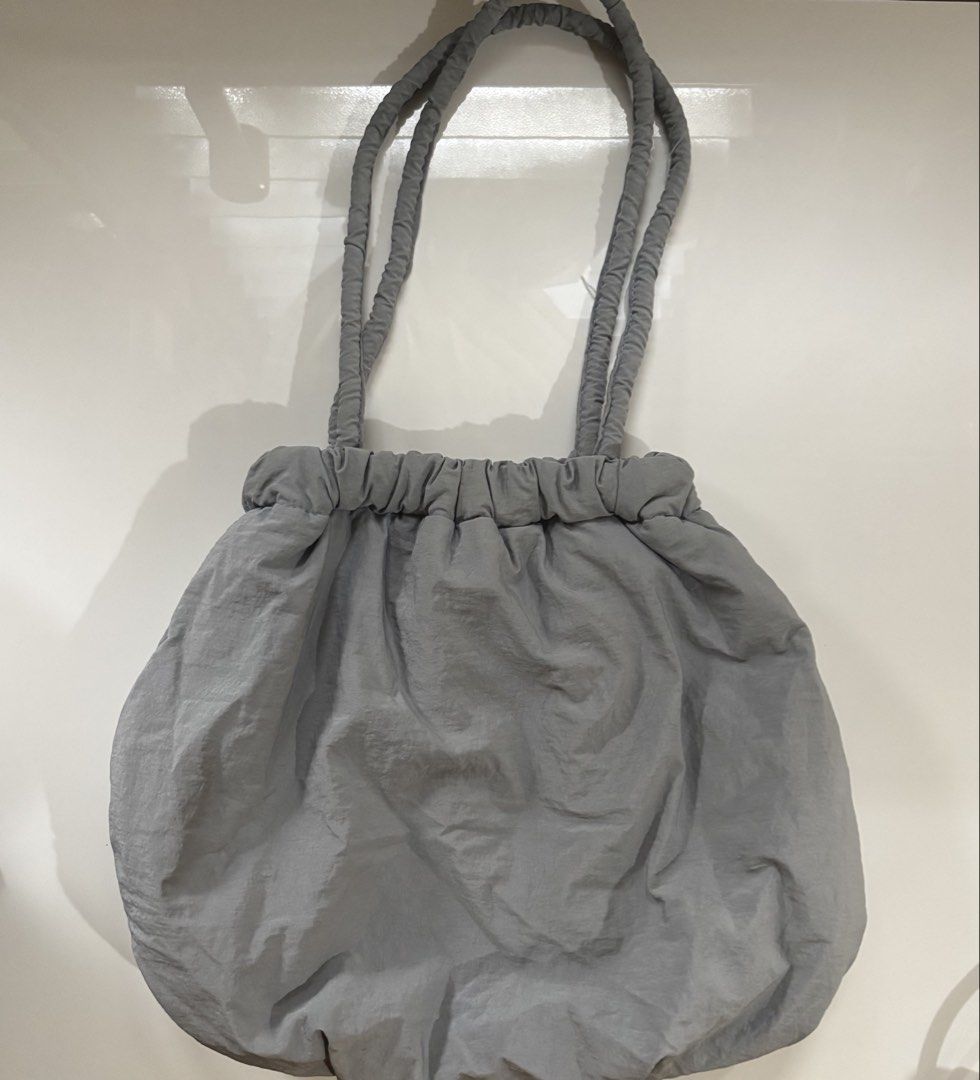 Grey Puffer Shoulder Tote Bag (Category: Tote Bags) located in Davao. Submitted by 553club (Listing ID 1468801555, Image 1). Description: - Color: Grey - Material: Soft crinkled nylon (super lightweight) - Design: Stylish gathered ruched opening with dual straps on each side - Closure: Convenient middle magnetic snap - Usage: Perfect daily carryall for work, school, or casual lakwatsa.
