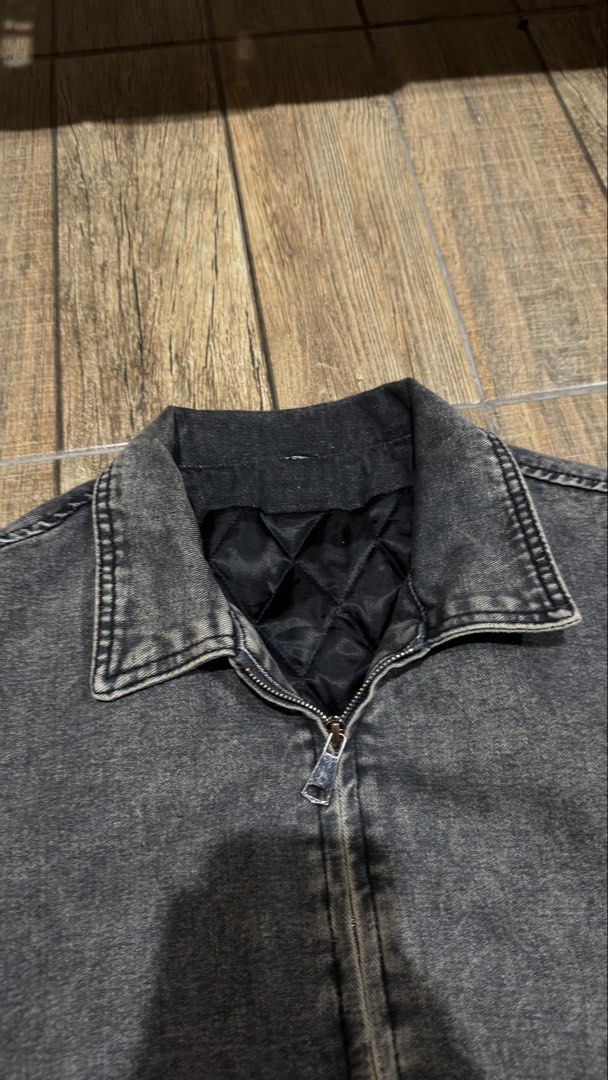 GREY WORKWEAR JACKET (Category: Coats, Jackets and Outerwear) located in Manila. Submitted by urban-vintage_2 (Listing ID 1468859880, Image 3). Description: ISSUE: NONE (NEED WASH) MOP :GCASH (NO COD) SHIP VIA: LALAMOVE & J&T LOCATION: PASIG CITY LENGTH: 25 WIDTH : 25.