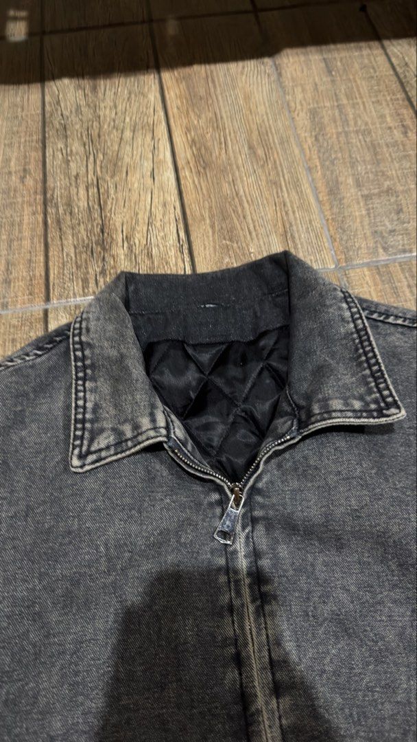GREY WORKWEAR JACKET (Category: Coats, Jackets and Outerwear) located in Manila. Submitted by urban.vintage (Listing ID 1468869693, Image 2). Description: ISSUE: NONE (NEED WASH) MOP :GCASH (NO COD) SHIP VIA: LALAMOVE & J&T LOCATION: PASIG CITY LENGTH: 25 WIDTH : 25 .