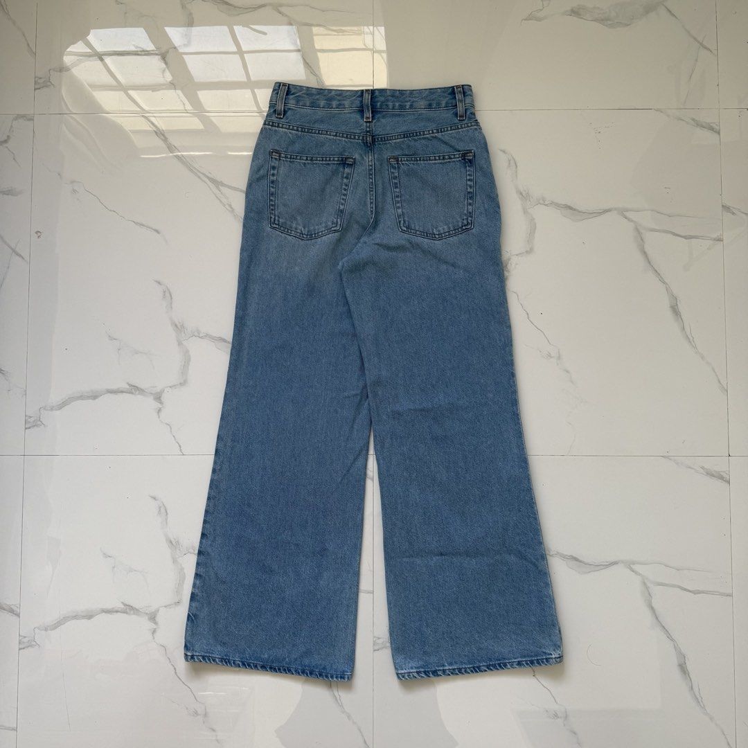 GU Baggy Flared Pants (Category: Jeans) located in Santo Tomas. Submitted by the580closet (Listing ID 1468727038, Image 2). Description: - Size: Small 27 inches - chest 39.5 inches - length 11 inches - leg opening.