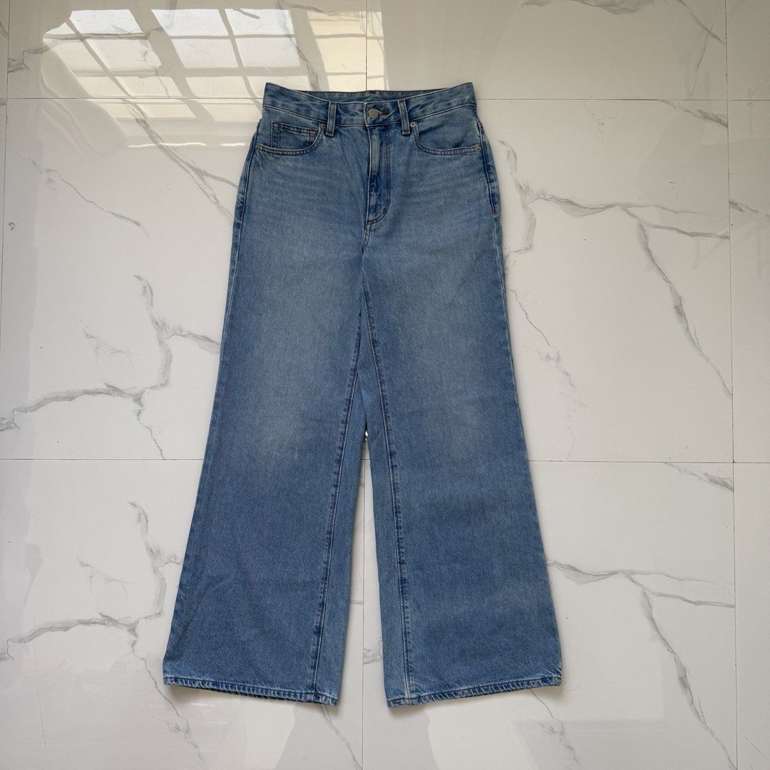 GU Baggy Flared Pants (Category: Jeans) located in Santo Tomas. Submitted by the580closet (Listing ID 1468727038, Image 1). Description: - Size: Small 27 inches - chest 39.5 inches - length 11 inches - leg opening.