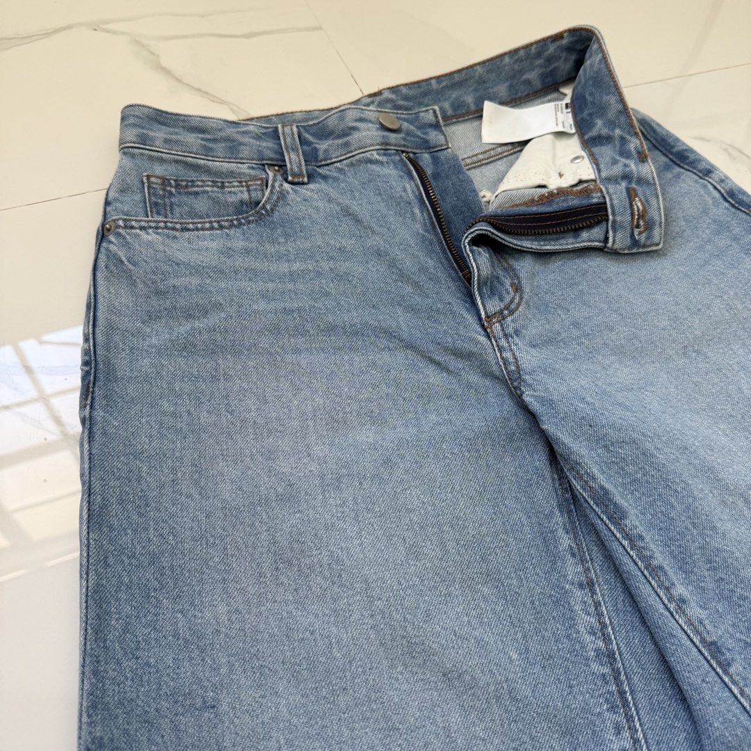 GU Baggy Flared Pants (Category: Jeans) located in Santo Tomas. Submitted by the580closet (Listing ID 1468727038, Image 3). Description: - Size: Small 27 inches - chest 39.5 inches - length 11 inches - leg opening.