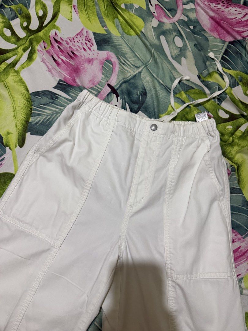GU barrel fit cargo pants (Category: Jeans) located in Borongan. Submitted by loupreloveddd (Listing ID 1468712501, Image 2). Description: - used few times only - fits 26-28” waistline (garterized) - high quality .
