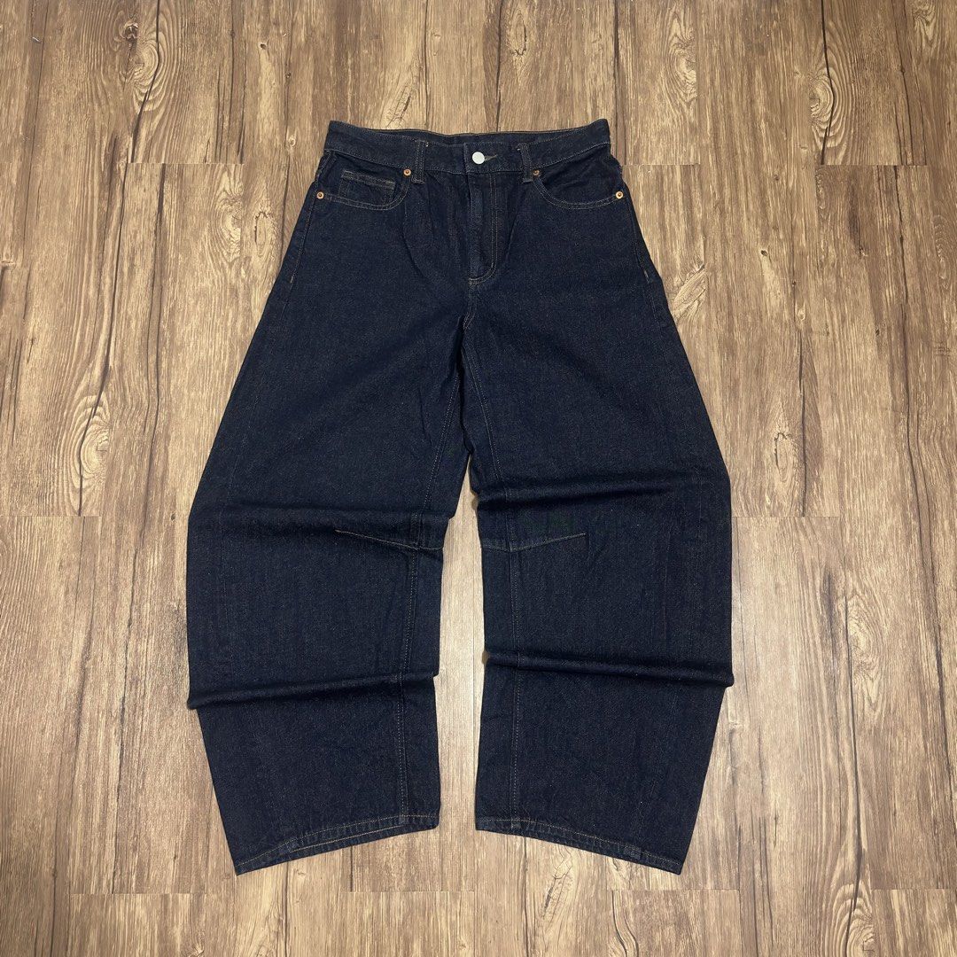 GU Barrel Pants (Category: Jeans) located in Calamba. Submitted by dripparadise.archive (Listing ID 1468879320, Image 1). Description: GU Barrel Pants - In excellent condition - Large on tag Waistline: 30-32” Length: 39” Leg Opening: 10.5” Hem: 13” No issue or Flaws 880+ Shipping fee.