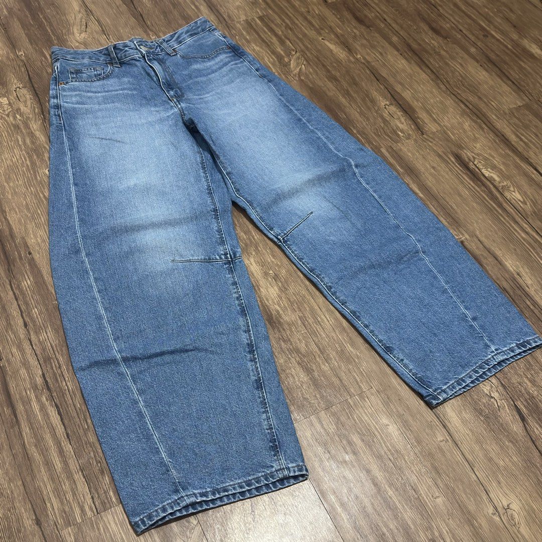 GU Barrel Pants (Category: Jeans) located in Calamba. Submitted by dripparadise.archive (Listing ID 1468879883, Image 2). Description: GU Barrel Pants - In Excellent condition - Medium on tag Waistline: 30” Length: 39” Leg Opening: 10” Hem: 13” No issue or Flaws 880+ Shipping fee.