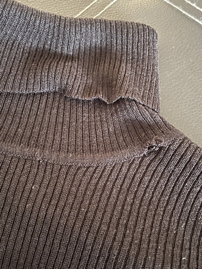 GU Black Ribbed Turtleneck Long Sleeve Sweater (Category: Longsleeves) located in Binan City. Submitted by hannahbanana928 (Listing ID 1468714976, Image 3). Description: - Color: Classic black - Style: Long sleeves, fitted silhouette, ribbed turtleneck - Fabric: Soft, stretchy knit - Best for: Great layering piece for cold weather Flaw: Has a small hole around the neckline due to washing, but it’s barely noticeable and easily hidden when worn..