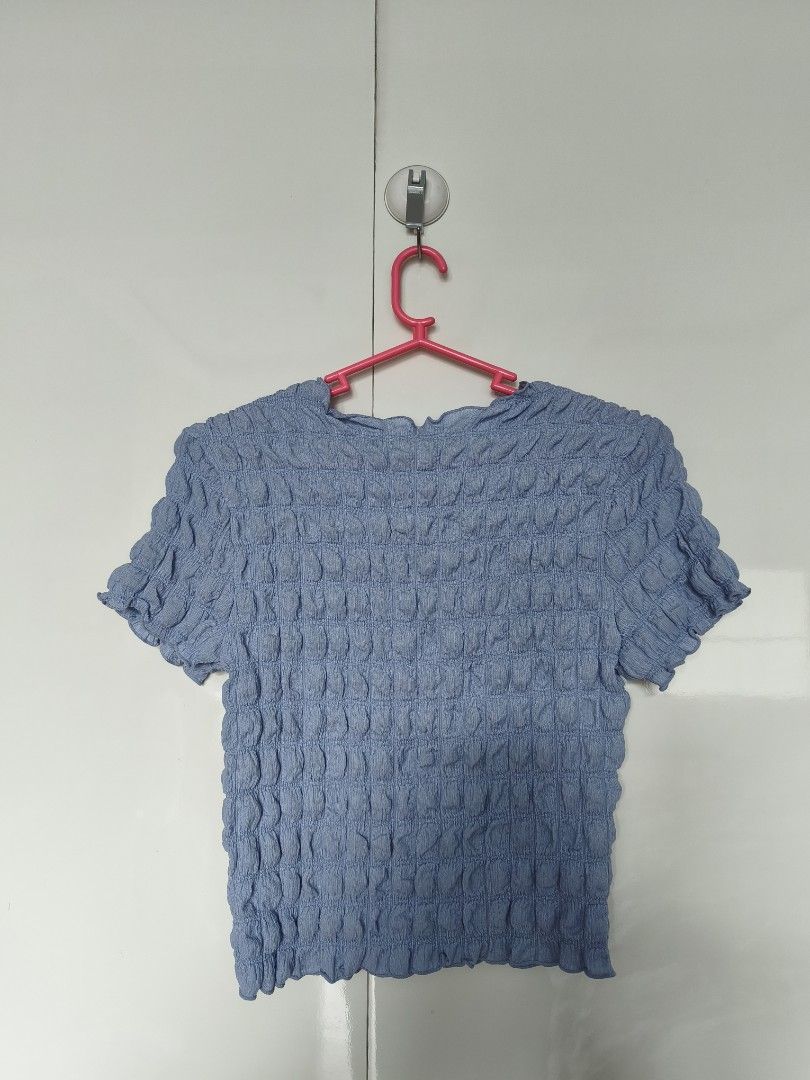 GU Blue Crop Top (Category: Others Tops) located in Manila. Submitted by smilefashion08 (Listing ID 1468716609, Image 2). Description: Original GU.