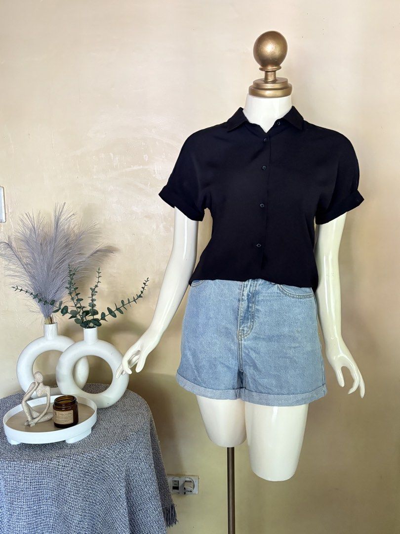 GU by Uniqlo Drape Shirt (Category: Blouses) located in Silang. Submitted by princess_ameerah (Listing ID 1468763530, Image 3). Description: GU by Uniqlo Drape Shirt - Small on tag -Condition 10/10 to like new -Color may vary due to lighting Location:Cavite Shipping via J&T Mode of payment: Gcash,BPI & Maribank 270.